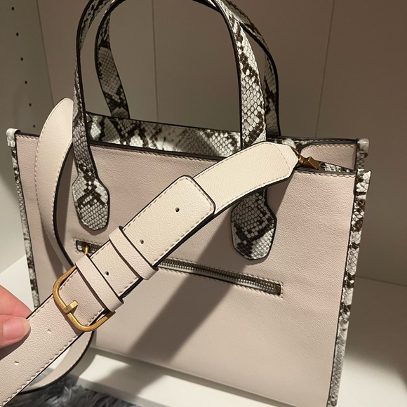 Guess Cream and Brown Logo Tote - Picture 7 of 9